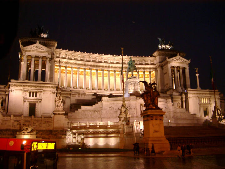128rom_piazza_venezia_vittoriano